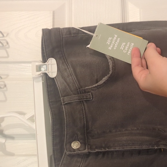 NWT H&M jeans - Picture 2 of 4